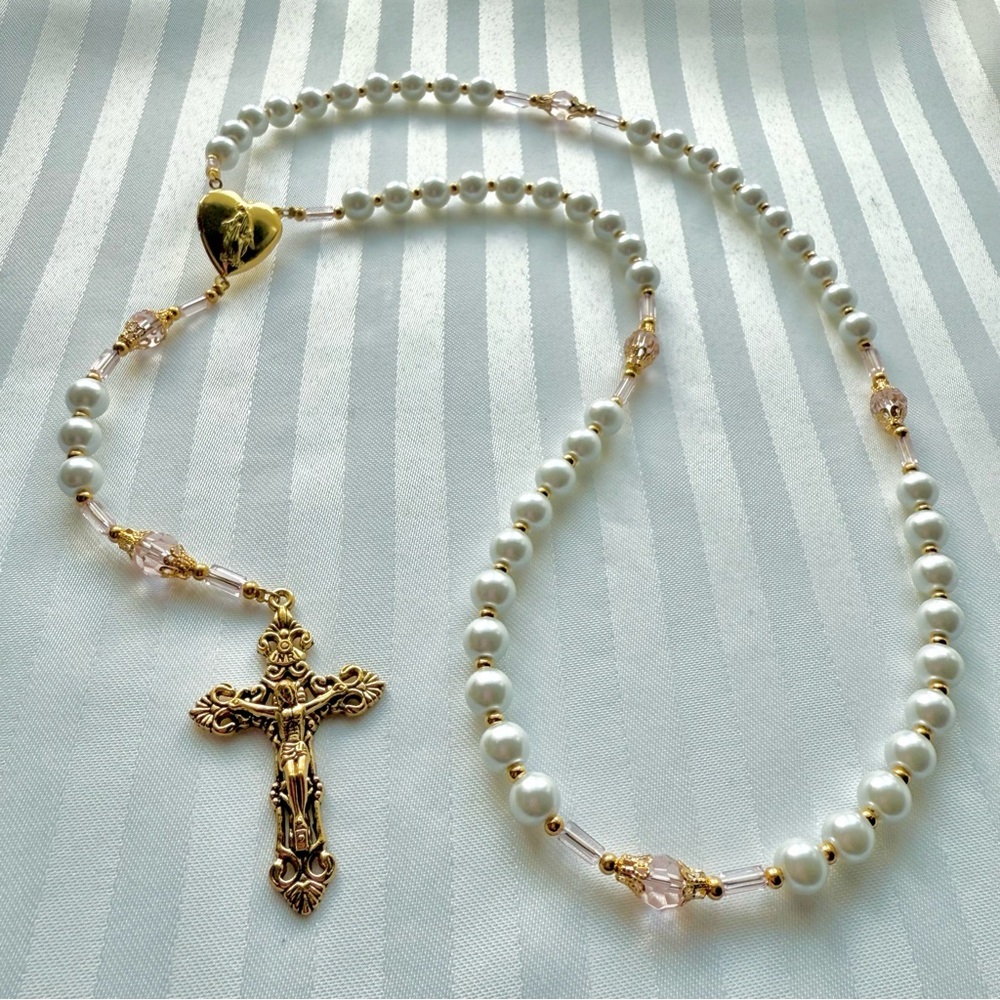 Pearl Wire-Strung Heart Locket Prayer Rosary